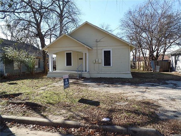 2nd image of 709 N Weaver St