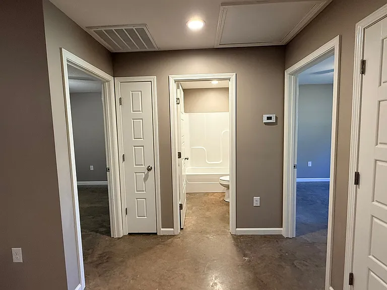 907 Thomas St #B — Photo 6