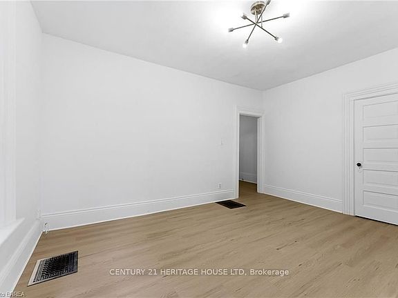 5th image of 176 Darling St #1