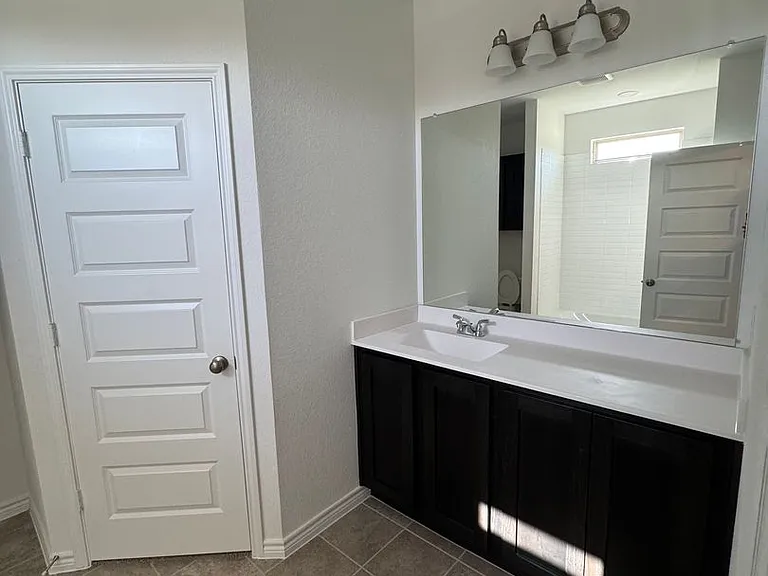 504 Saddle Ln — Photo 9