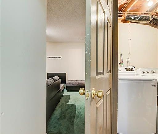 5th image of 562 Erinbrook Dr