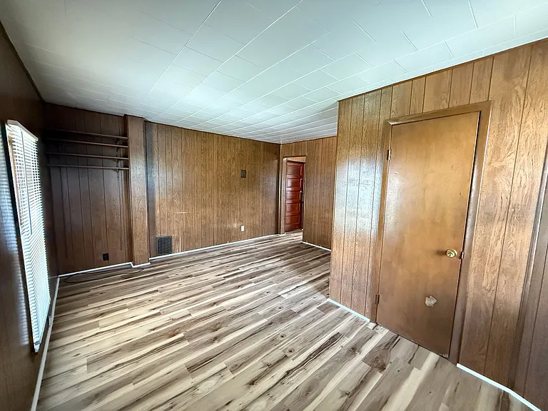 612 Lansing Ave — Photo 13