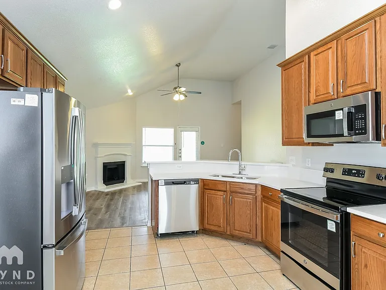 7016 Seton Hall Dr — Photo 2