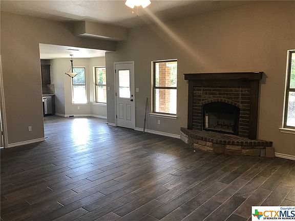 2nd image of 11 Larkspur Ln