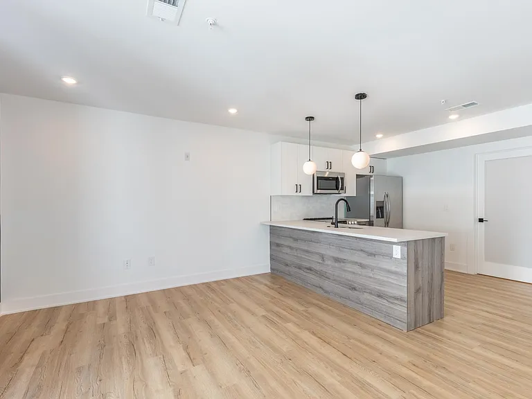 629 W Girard Ave — Photo 30