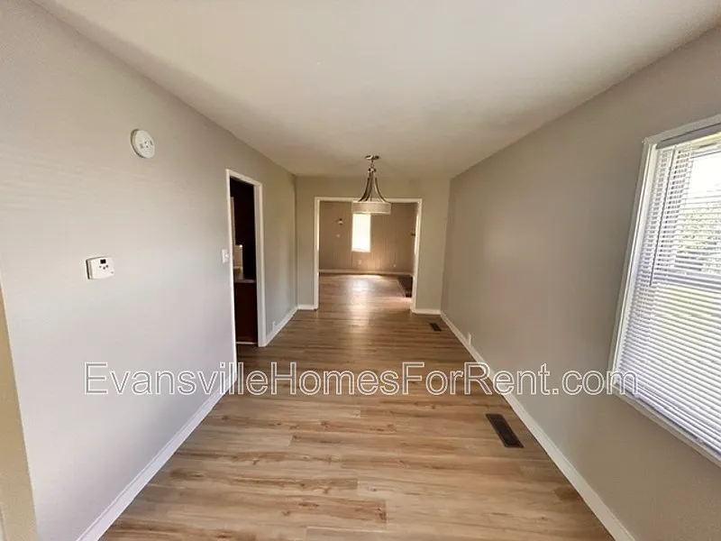 3 bed, 1.5 bath, 1593 sqft, $1,650 — Photo 4