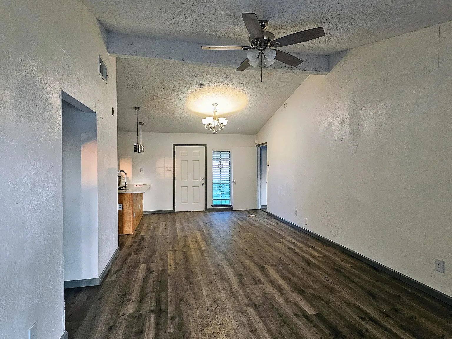 3 bed, 1353 sqft, $2,000 — Photo 3
