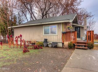 423 E Wine Country Rd, Grandview, WA 98930