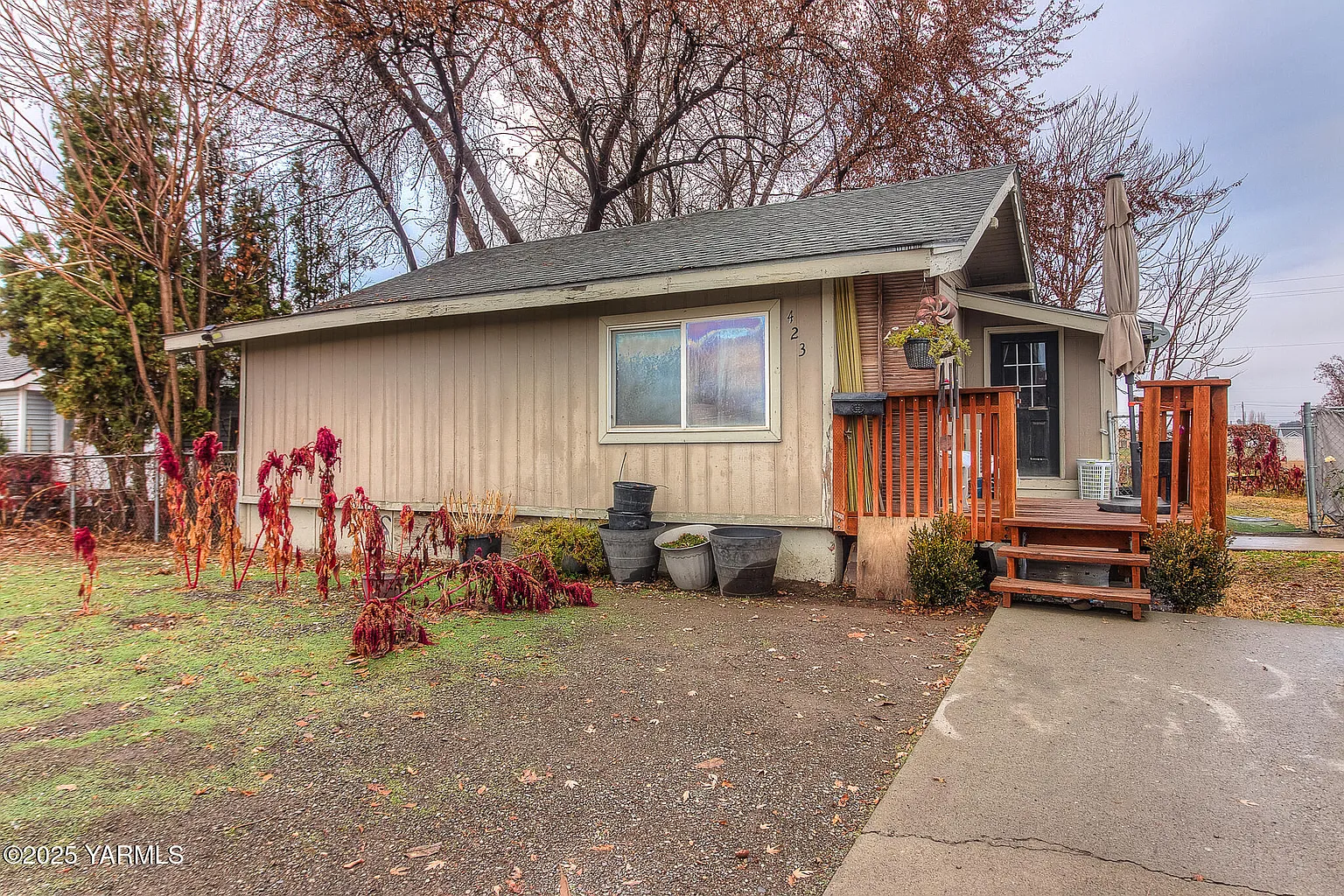 423 E Wine Country Rd photo 1