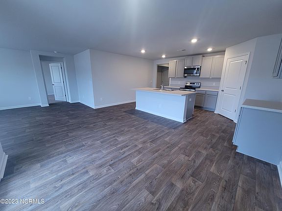 5th image of 2214 Emerald Ave