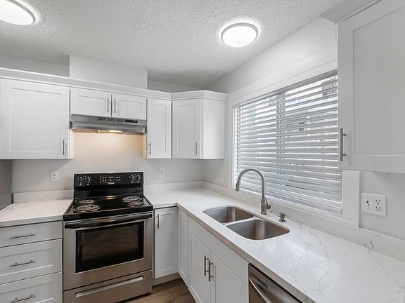 4th image of 395 9th St NE APT 15