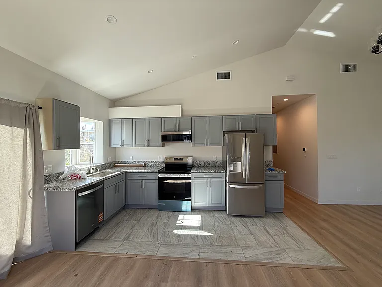 20352 Sherman Way — Photo 18