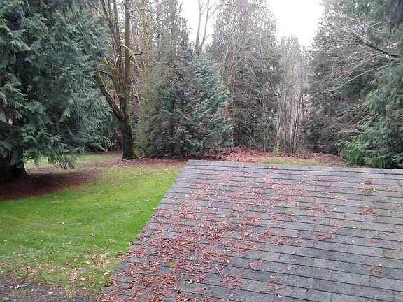 5th image of 2840 26th Ave NE #B