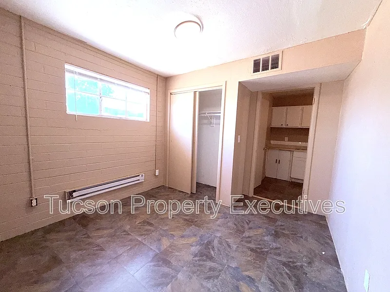 1 bed, 1.0 bath, 450 sqft, $700 — Photo 3