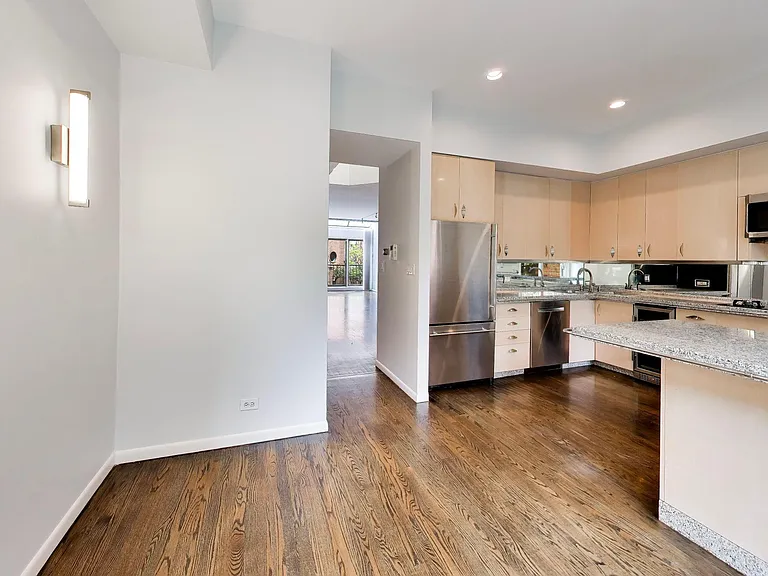 171 W Goethe St #B — Photo 18