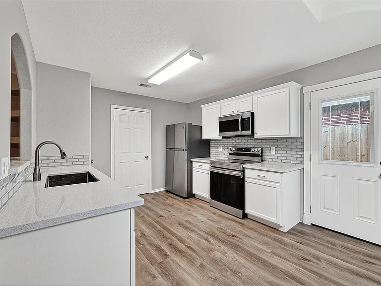 18906 Dennington Dr — Photo 17
