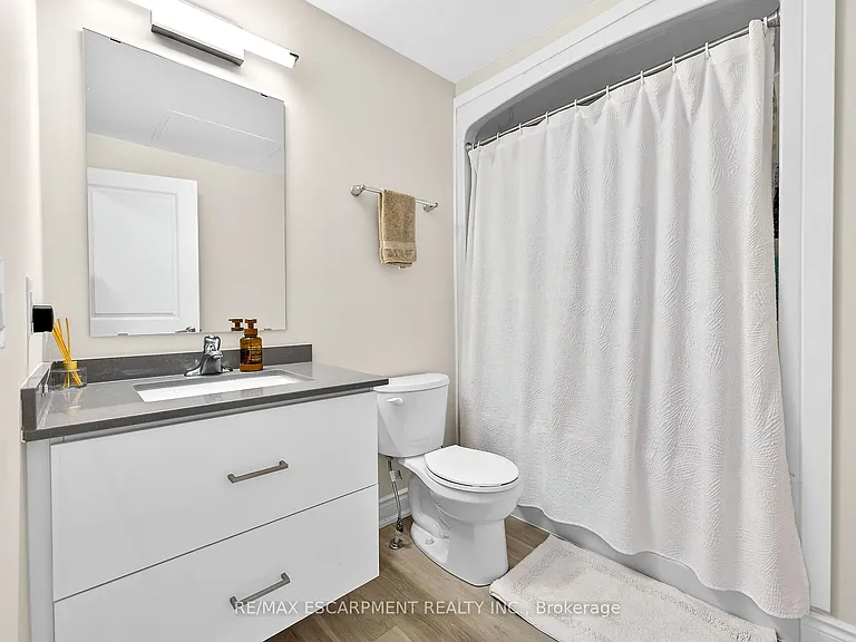 261 King St E #302 — Photo 25