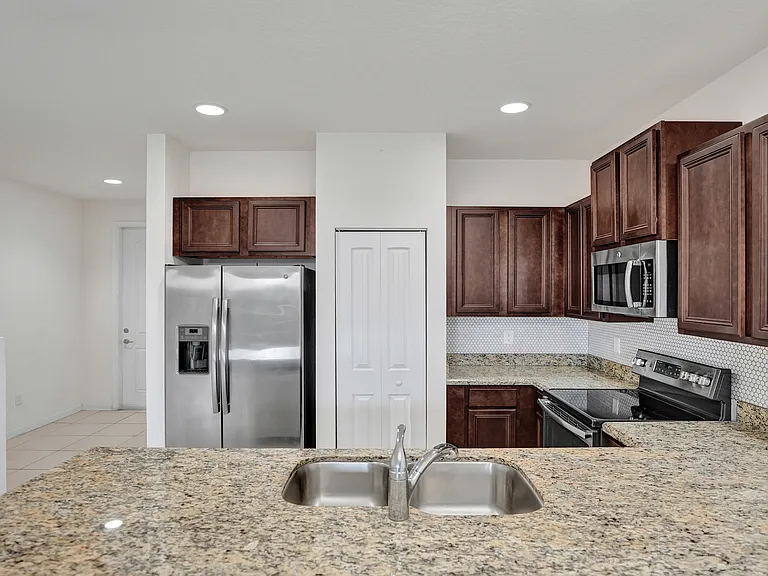 4234 N Dixie Hwy #122 — Photo 13