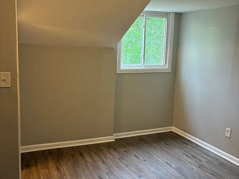 9713 S Oglesby Ave — Photo 2