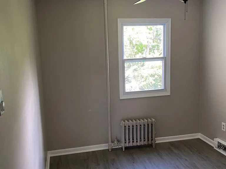 1032 Crown Ave — Photo 11