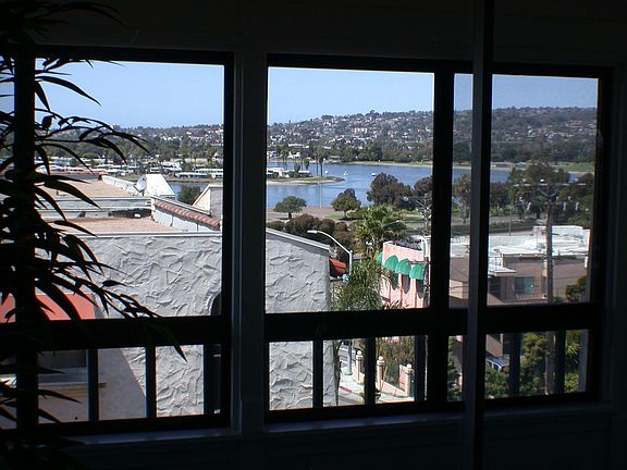 2nd image of 2514 Clairemont Dr Unit 305