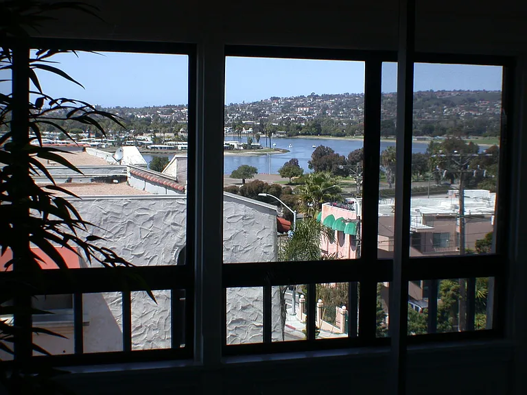 2514 Clairemont Dr #305 — Photo 2