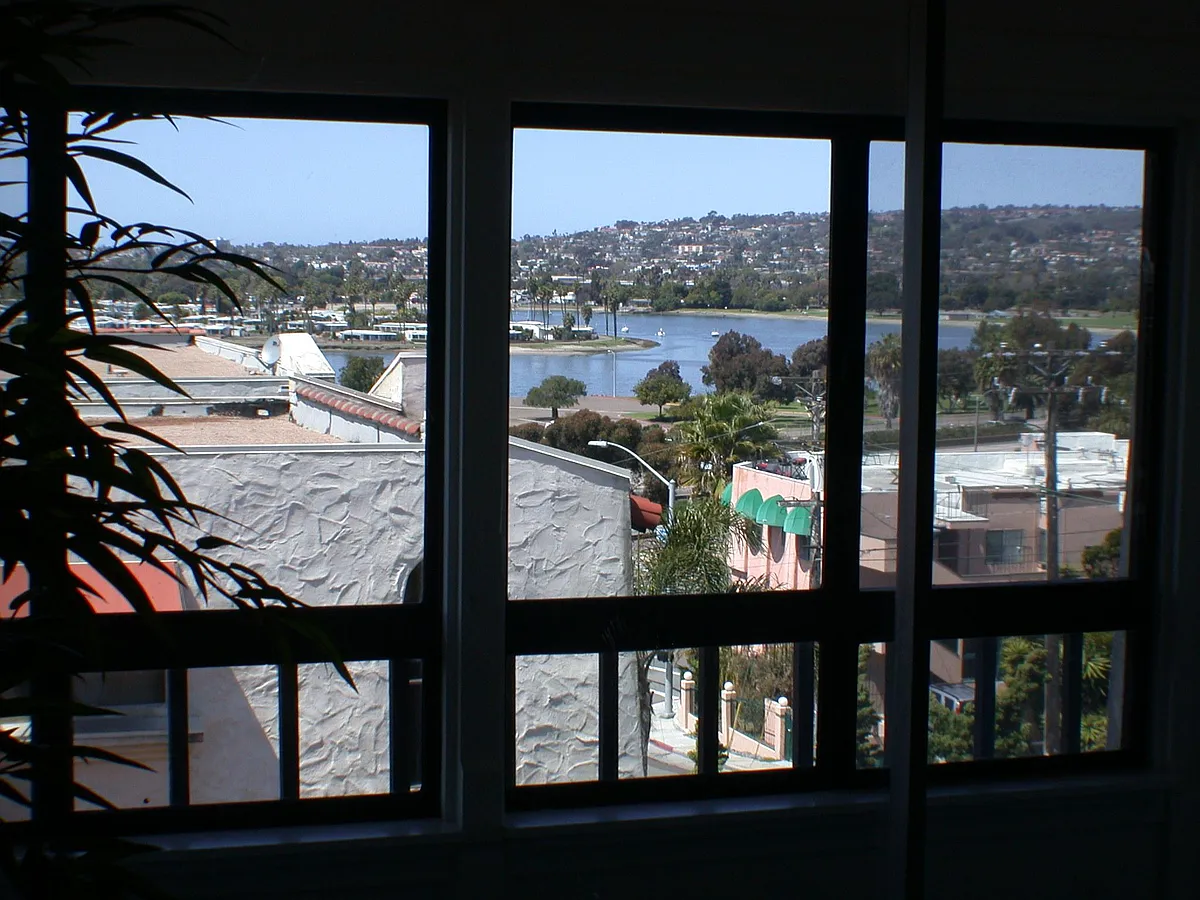 Building Photo - 2514 Clairemont Dr #305