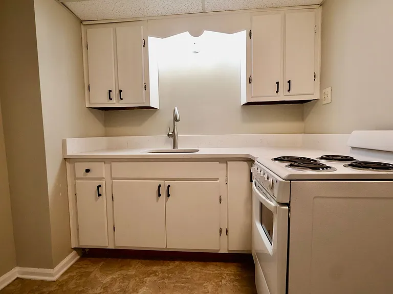 536 Edgecrest Cir — Photo 20