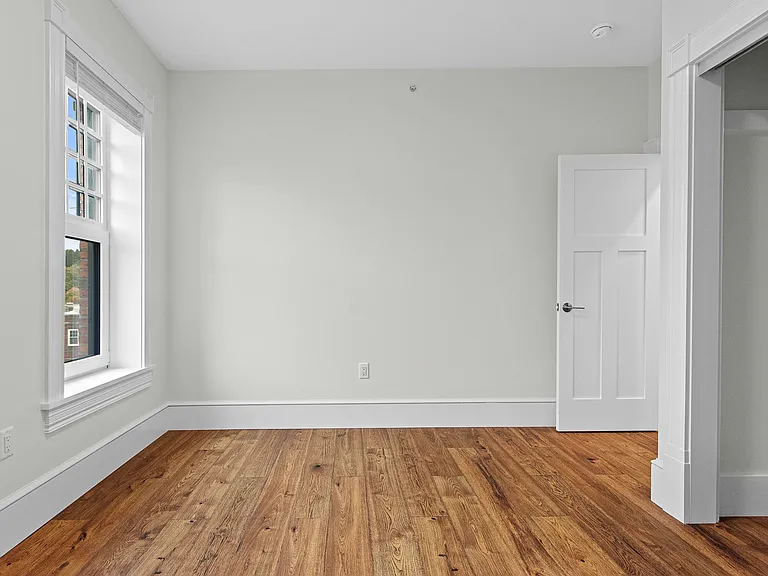 118 Main St #8 — Photo 4