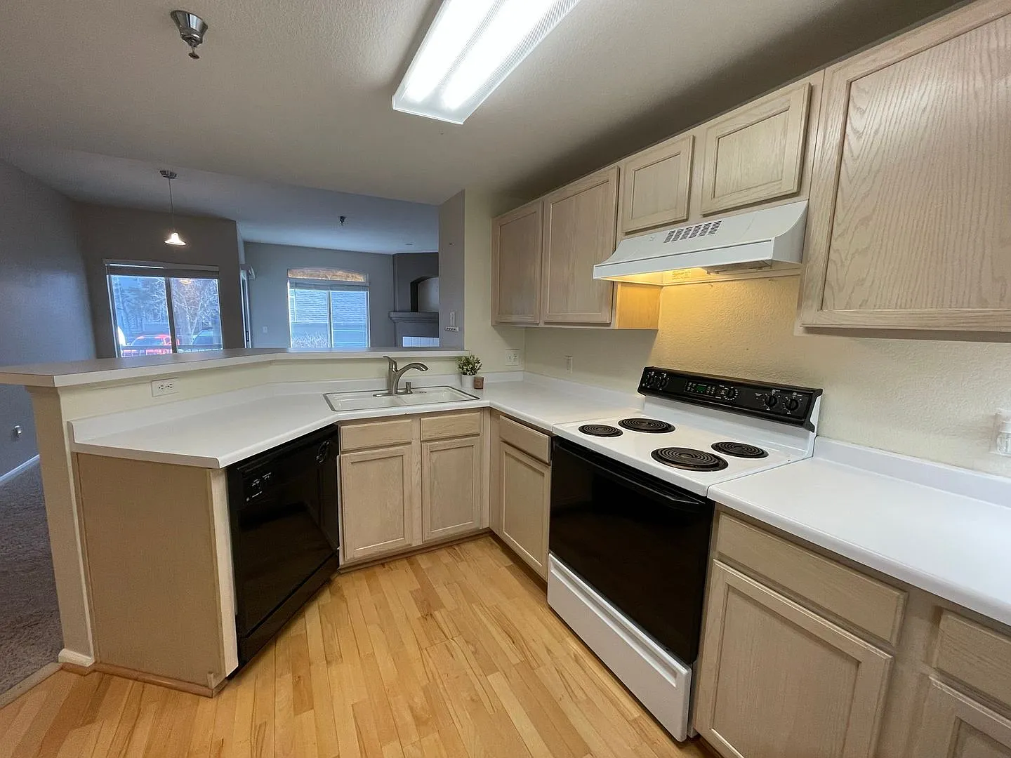 Ground Floor! — Photo 4