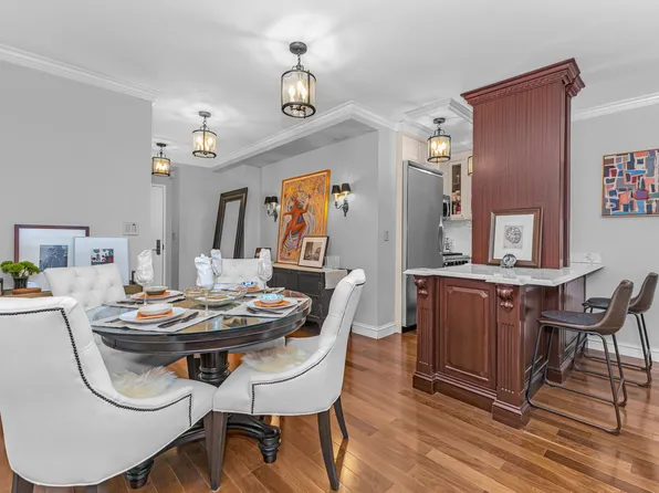 30 East 62nd Street image 4 of 11