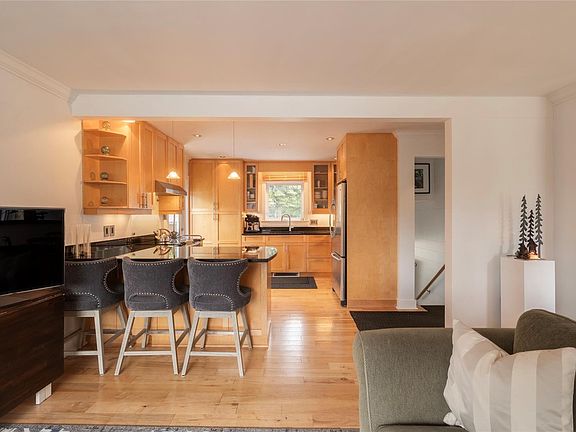 4th image of 870 Pendene Pl