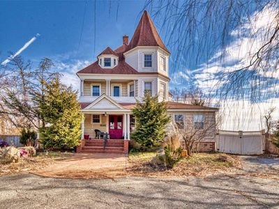 250 Clocks Boulevard, Massapequa, NY, 11758