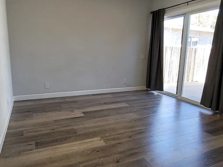 22509 Clarendon St — Photo 13