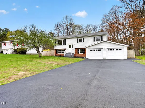 5 Greenridge Drive, Clifton Park, NY 12065