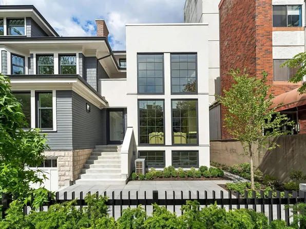 1683 Nelson St, Vancouver, BC V6G 1L9
