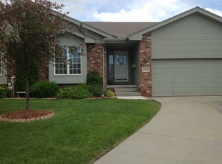 11723 Lakeview Dr, Papillion, NE 68133