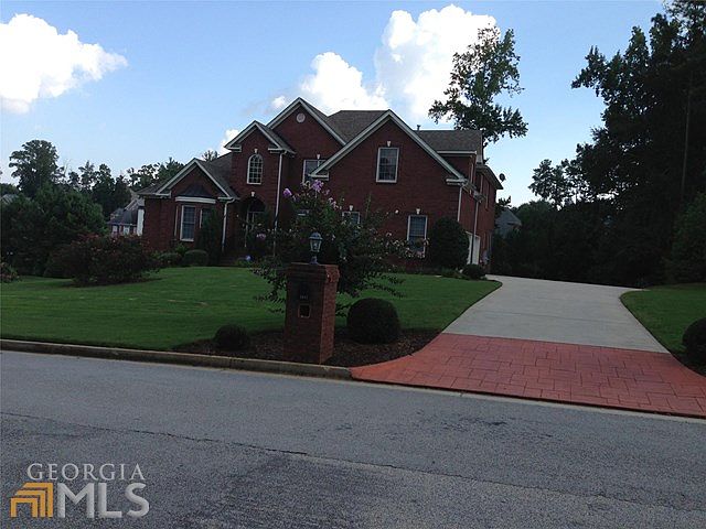 2nd image of 1004 Columbus Dr
