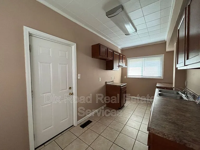 405 Moore St — Photo 14