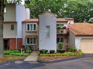 35 Huntington Hts #35, Shelton, CT 06484