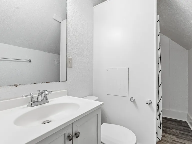 1010 W 2nd St #3 — Photo 12