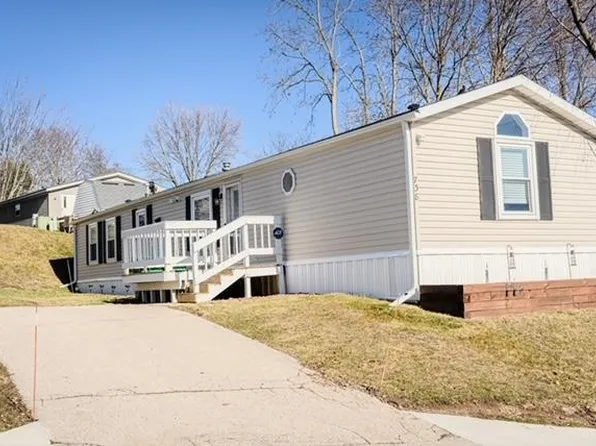 738 Charles Ln, Stoughton, WI 53589