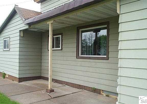 4th image of 421 12th Ave W