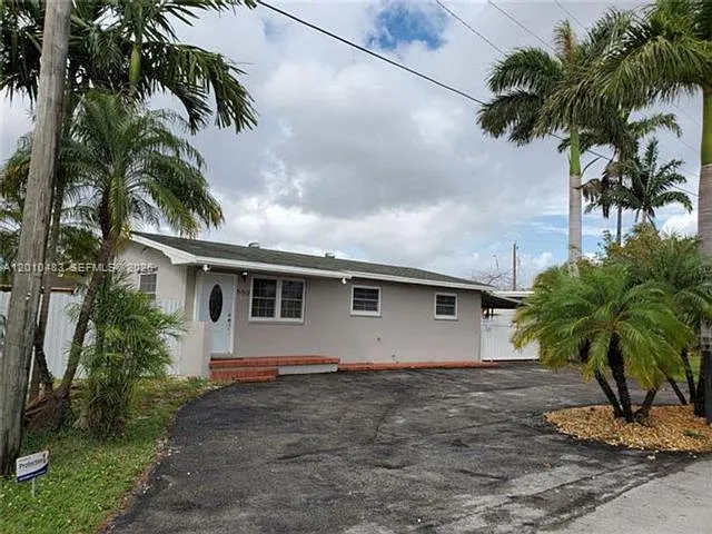 690 SW 120th Ave — Photo 1