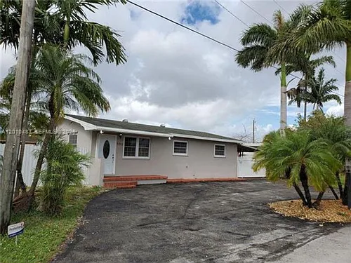 690 SW 120th Ave Photo 1