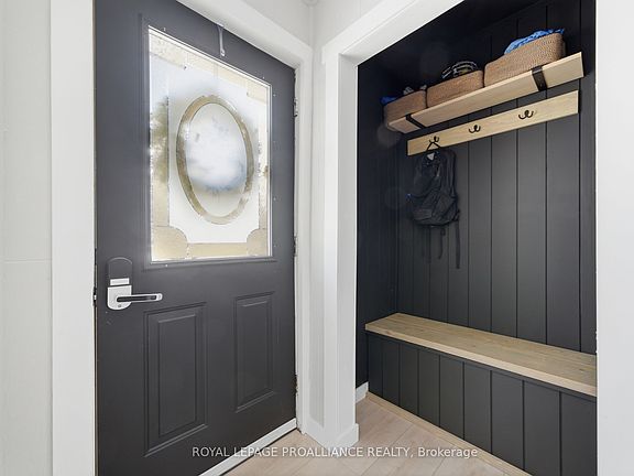 3rd image of 2292 Hamilton Rd