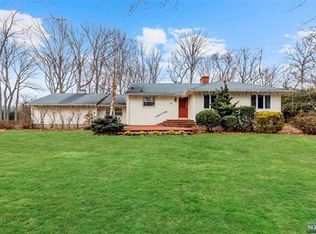 82 Forest Rd, Allendale, NJ 07401