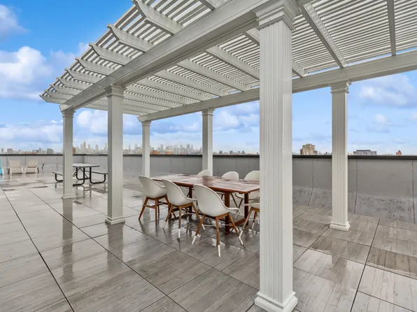 2401 W Wabansia Ave, Chicago, IL