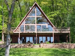 W11037 Lakeview Dr, Portage, WI 53561