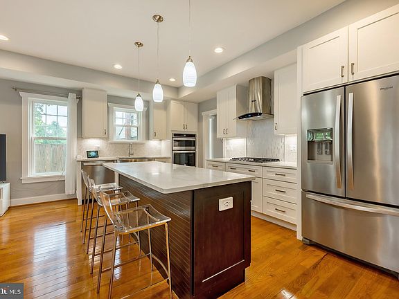 5th image of 2105 N George Mason Dr